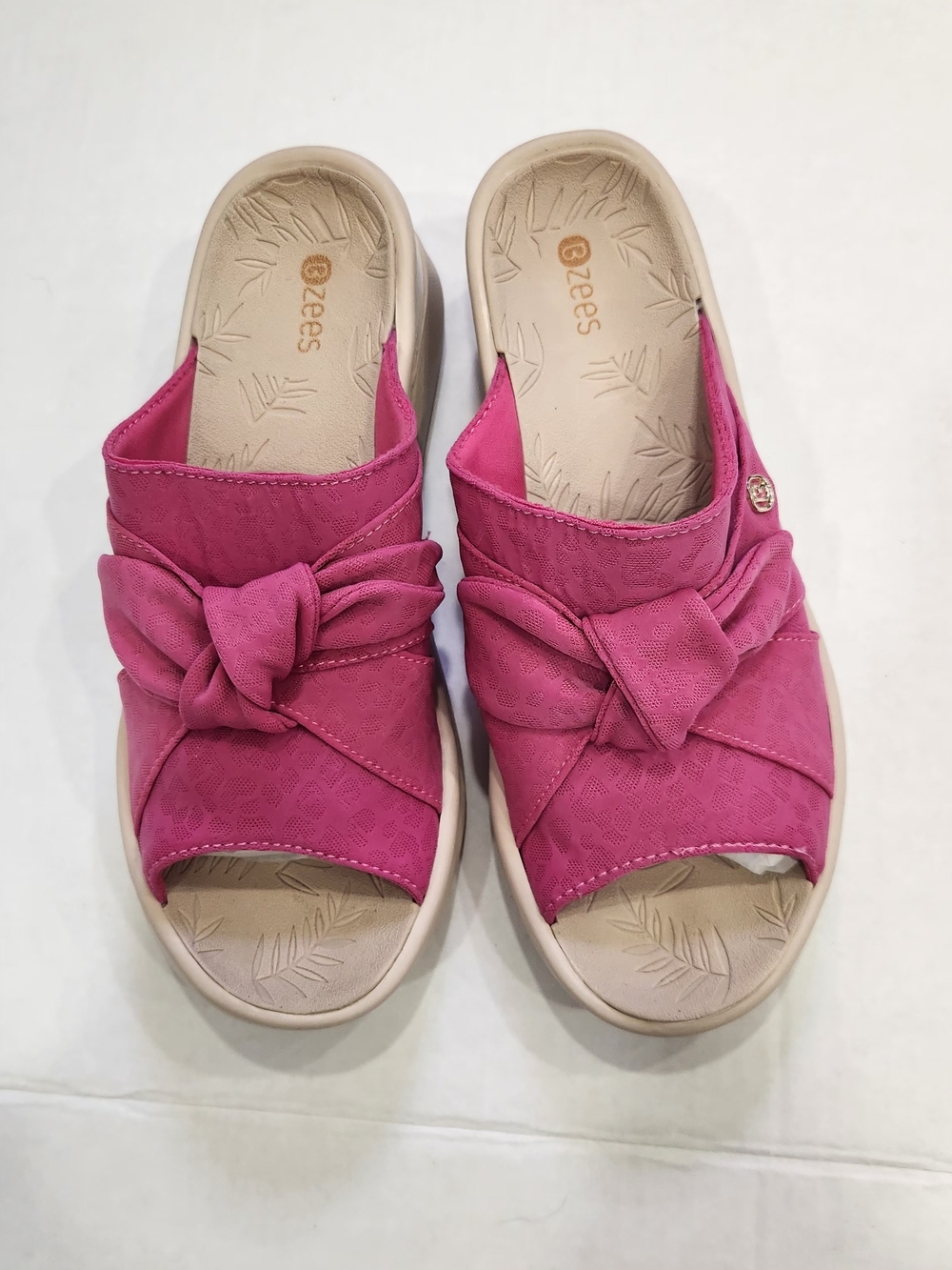 Bzees Fuchsia Knot Slide Sandals Size 7.5m